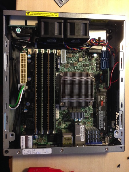 The motherboard of the SYS-E200-8D server